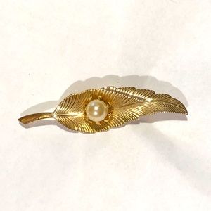 Vintage Gold Tone Feather Leaf Faux Pearl Pin Brooch